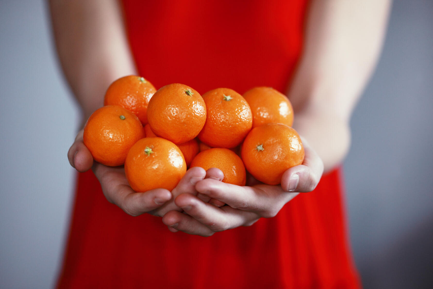 Woman holding fresh oranges